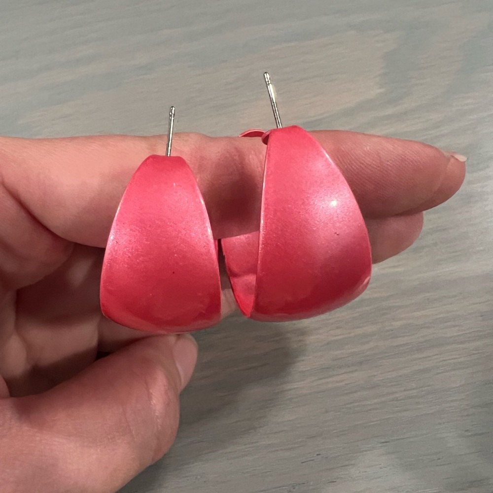 Bubblegum pink retro vintage hoop earrings